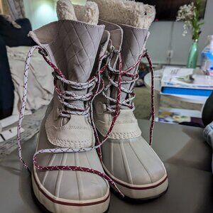 Women's L.L.Bean Snow Boots, Suede Women's Size 11 Practically new